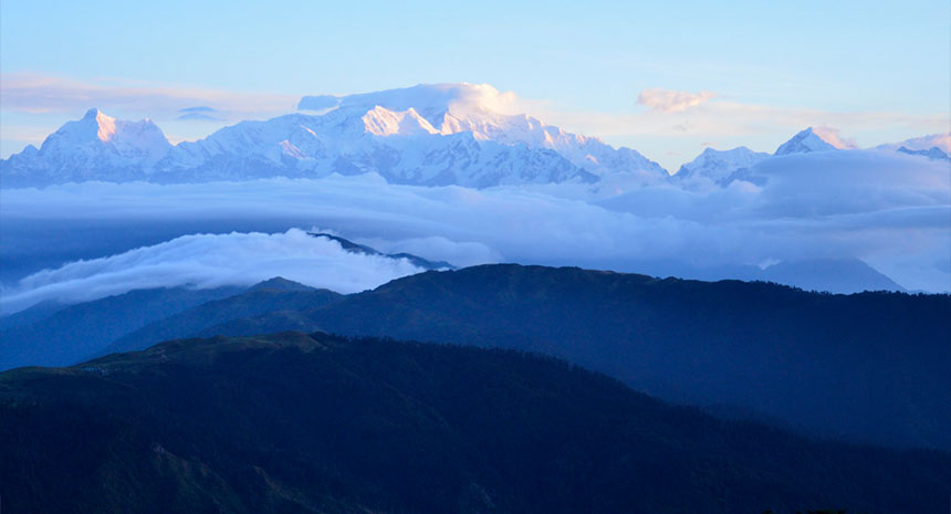 カンチェンジュンガベースキャンプトレッキング。カンチェンジュンガ山は、標高8586mの世界で3番目に高い山です。カンチェンジュンガはネパール東部のタプレジュン地区にあります。世界で3番目に高い山である…