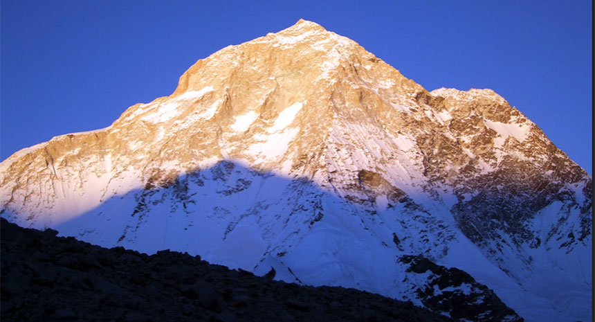 マカルーベースキャンプトレッキング。マカルーベースキャンプトレッキングは、マカルー山の麓に行く冒険的でタフなトレッキングの1つです。この美しい雪をかぶった山マカルーは、チベットとネパールの国境に…