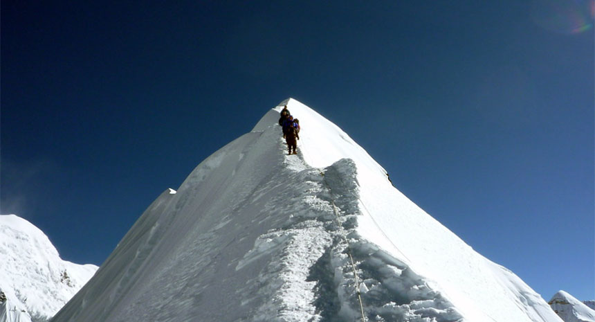日本語・英語ができるシェルパ族登山ガイドとアマダブラム登山を紹介する青空トレッキング＆ネパールヒマラヤ観光が紹介する