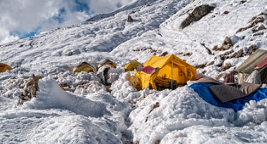 日本語・英語ができるシェルパ族登山ガイドとアマダブラム登山を紹介する青空トレッキング＆ネパールヒマラヤ観光が紹介する