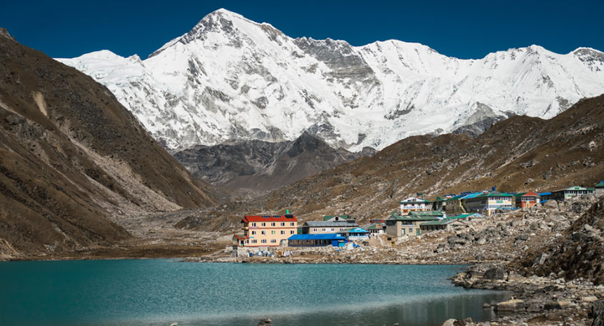 最高のエベレストビュートレッキングコース日本語のできるシェルパガイドと手配するネパール現地にある青空トレッキング＆エベレストヒマラヤ観光の旅行代理店