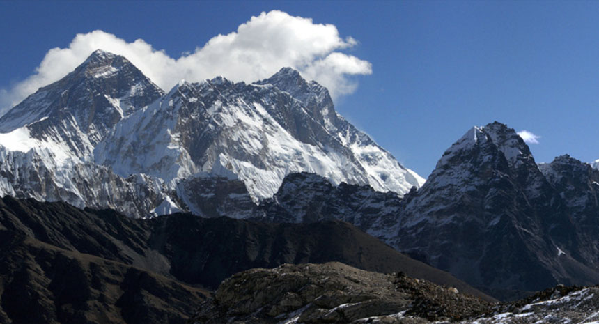 最高のエベレストビュートレッキングコース日本語のできるシェルパガイドと手配するネパール現地にある青空トレッキング＆エベレストヒマラヤ観光の旅行代理店